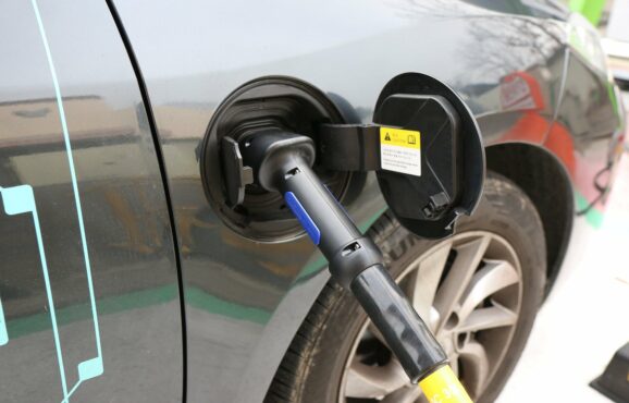 electric-cars-1068920_1920