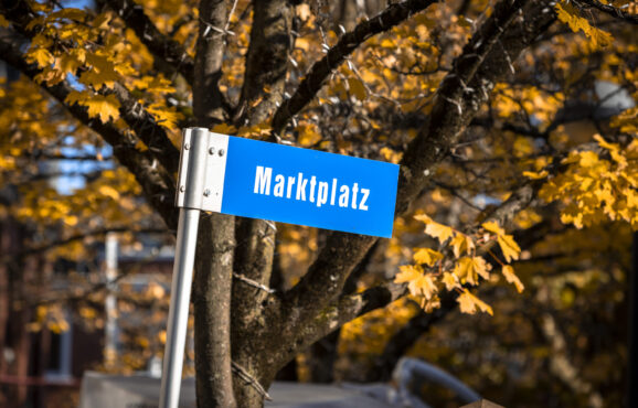 Marktplatz Schild- Ohrenschmaus